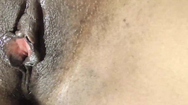 Hintli kadınlar orgazm olana kadar oyuncaklarla mastürbasyon yapıyor!