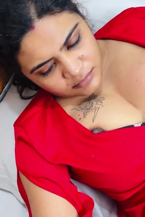 Şimdi bu odada Alka Bhabhi ve Moat Me Moat Land
