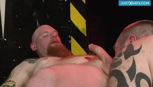 Güçlü eşcinseller iş başında