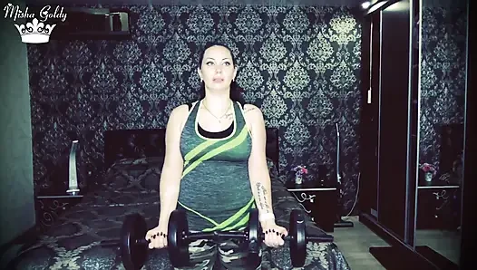 Biceps ve omuz mücadelesi için 50 ağırlık kaldırma tekrarı!