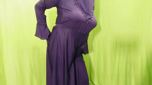 Hintli güzel tesettürlü Müslüman çift sikişmeye susamış