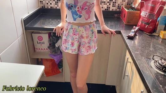 18 yaşındaki yaramaz üvey kızın götünü kahvaltı olarak yedim!