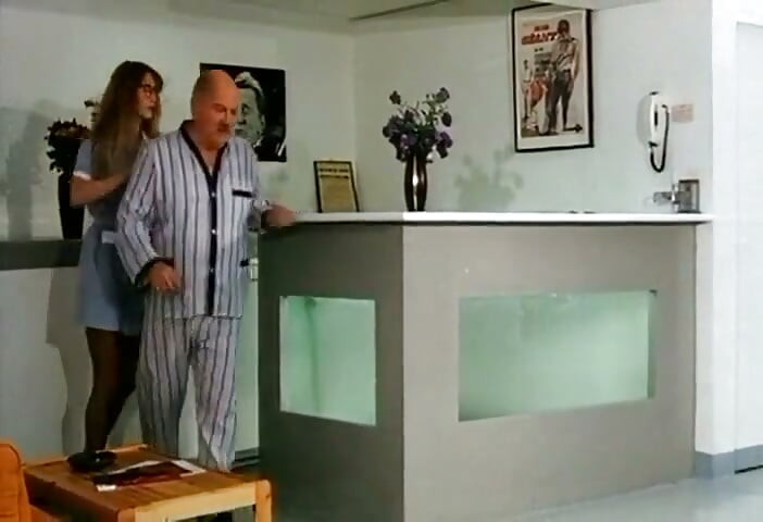 Doktorun büyük göğüsleri var