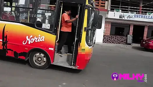 ALIŞVERIŞ IÇIN ÇILGINLIK! Kız, orospu orospu para için 2 gün önce para için sikişiyor