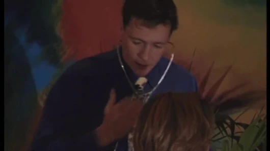 Koca, doktorla eşini izliyor