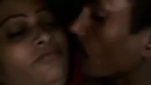 Çocuk ısırık üzerinde desi Pakistanlı teyze göğüsler