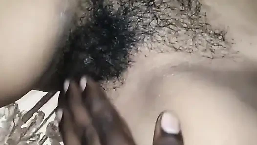 18+ ilk kez üvey kız kardeş Hintli kadın parmaklıyor ve sert seks