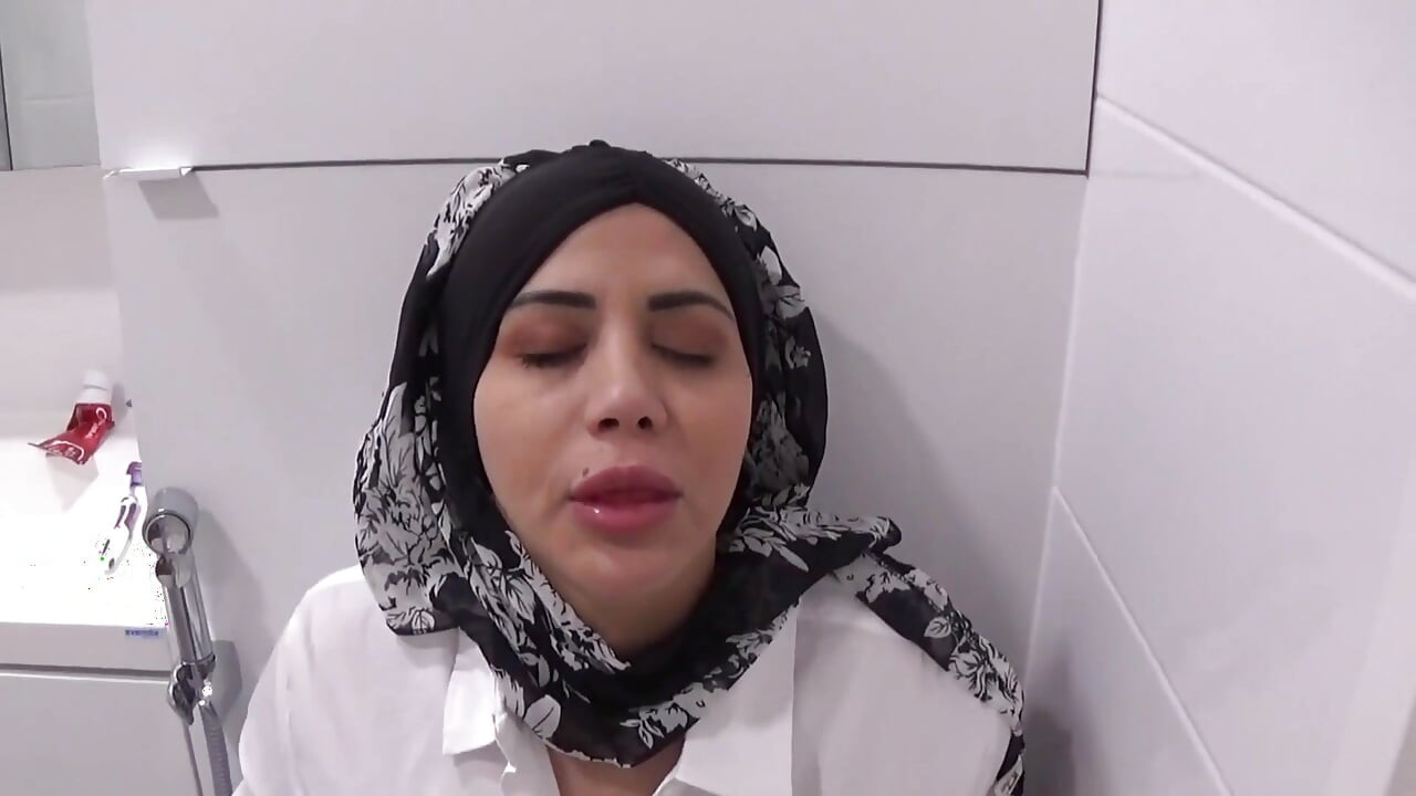 Alışveriş yaptıktan sonra azgın Arap üvey annemi sikiyorum