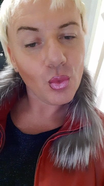Sonyastar seksi crossdresser güzel dudaklar ve ruj