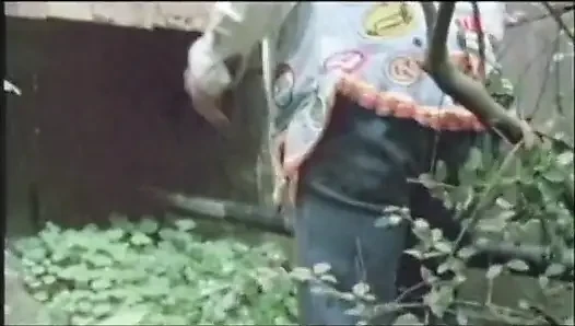 John Holmes'un büyük yarağı ateşli bir kaltağın içine düşmek üzere