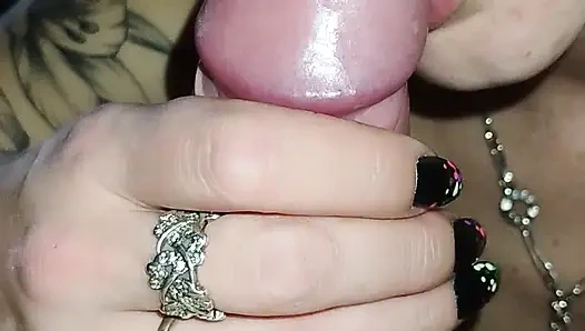 Büyük yarak emmeyi, ağzıma boşalmayı seviyorum