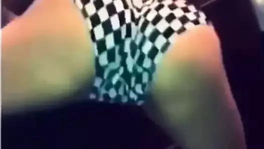 paris twerk omg jiggly!