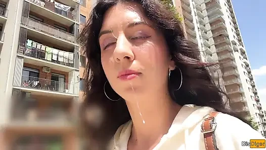 Kız sokaklarda boşalmak için yüzüne boşalmak istiyor - sakso