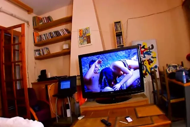 Tombul Fransız sürtük üçlü sekste sert sikiliyor