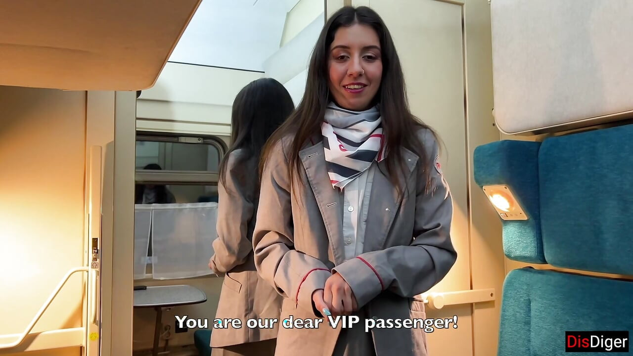 Suçlu tren kondüktörü yolcuya premium hizmet sundu - anal ve boşalma