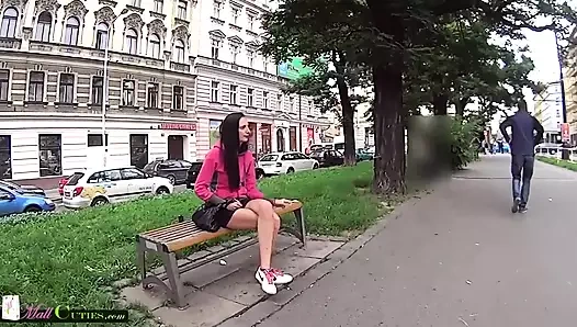 Dövmeli esmer Teri bakış açısıyla yarak emiyor