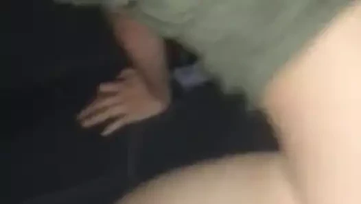 beyaz kaltak şişmiş dışarı üzerinde siyah horoz