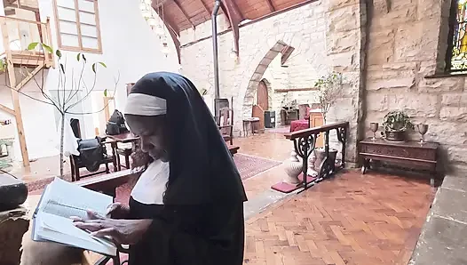 Merakın tadı Rahibe rahibenin yarağını emiyor