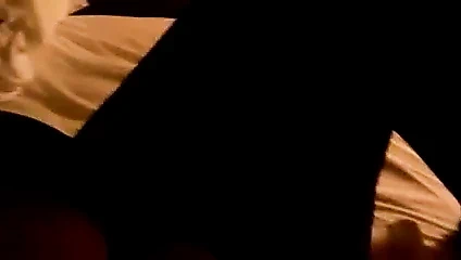 Şimdi bu bir kadın iniyor!