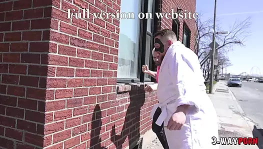 3'lü porno - büyük memeli orta yaşlı seksi kadın kocası ve komşusu tarafından sert sikiliyor