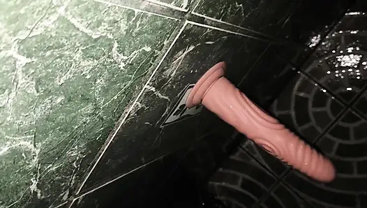 Banyoda dildo ve yarakla