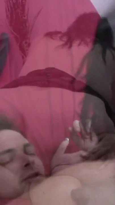 Эмоциональный момент из "Зрелые любовники - офигенная ферма 13, сцена 2"