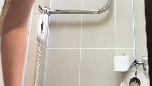 Altın Duş Derlemesi - Cama Ve Bardağa Işiyorum, Küçük Göğüslerimi Sıcak Çişle Kapatiyorum
