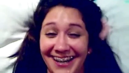 Büyük yüz üzerinde Brezilyalı kız