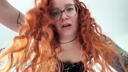 Futa amını yarak ve döllemeden önce vibratörle dolduruyor
