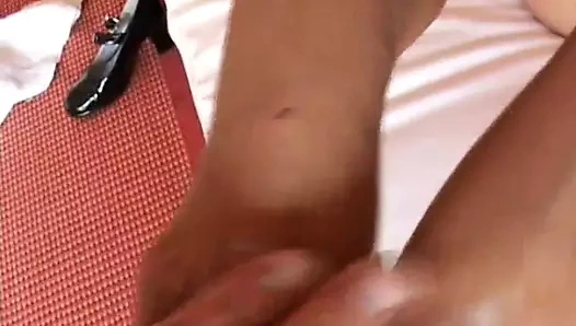 Larissa - ten rengi çorap oral seks ve foojob