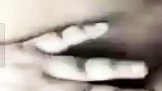 Sakso yüksek sınıf Delhili kız görüntülü görüşme sakso çekiyor.