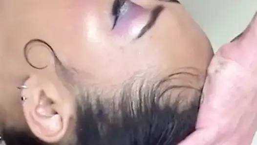 Bebeğim sikimi emiyor