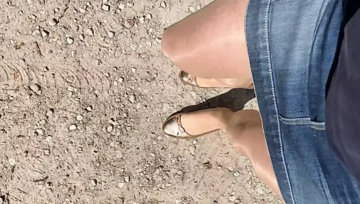 Altın balerinlerin dışında korkak yürüyüş