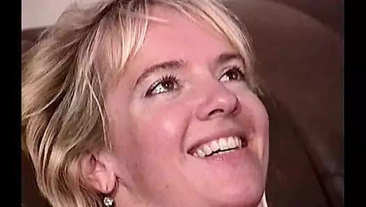 Kaslı adam kıllı amcıklı seksi bir kızı yalıyor ve sikiyor