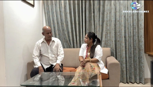 Doktor Aksha yaşlı bir hastayı tedavi ederken seks yaptı.