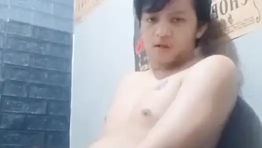 Filipinli twink onu dışarı çıkarıyor