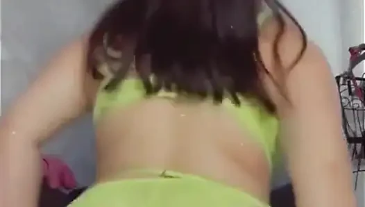 Kız oynamak istiyor