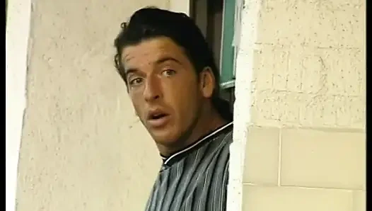 Sevimli sarışın kız büyük bir yarakla sikilmeyi seviyor