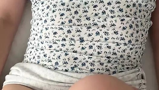 İri göğüslü üvey kız kardeş partiden sonra odamda sikiliyor