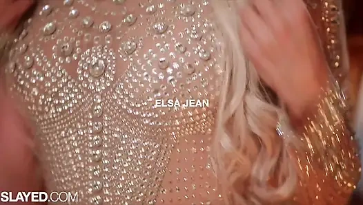 Elsa Jean'in mükemmel amcık dudaklarını allie nicole ile sikiyor