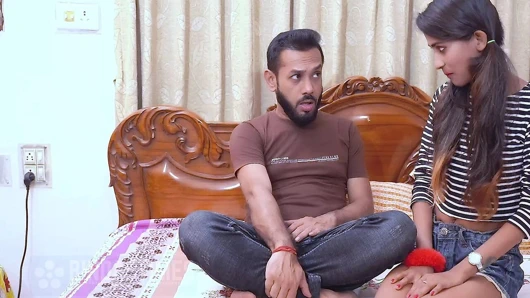 Hintli kız öğrenci öğretmenini bir Creampie ile becermek için baştan çıkarıyor (Hintçe ses)