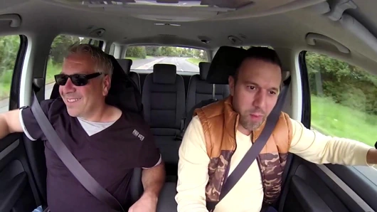 Olgun çift tuvalette fetiş işiyor