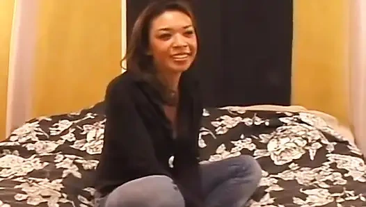 Utangaç Mandy evde büyümek için sikiliyor