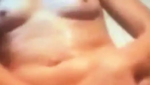 Sürtük kaks kirli parmaklarıyla kendini sikiyor