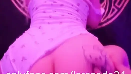 Sarışın hatun titremeyi durduramıyor - Türkçe Porno