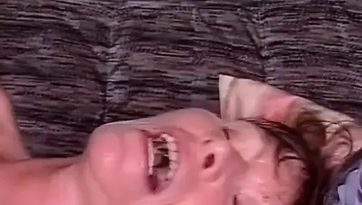 Amatör Alman nine kıllı amını siktiriyor