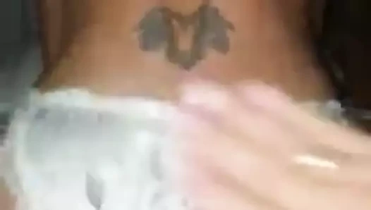 Beyaz saten külot yolculuğu!