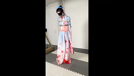 Güneşli bir günde kimono giymenin doruk versiyonu
