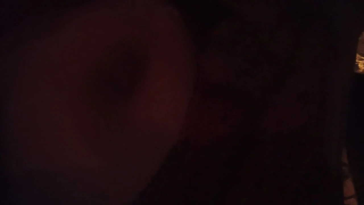 Tatlı orta yaşlı seksi kadının göğüsleri