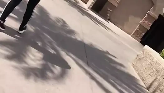 Tozluk içinde genç sarışın